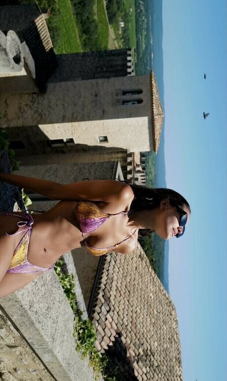 Naakte gelekte OnlyFans-foto van Emma Powell
