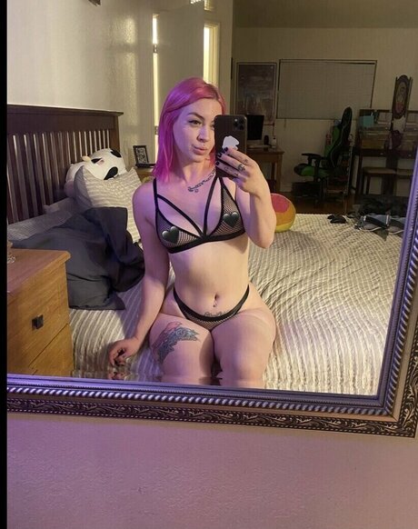 Naakte gelekte OnlyFans-foto van Kissofdeathxxx