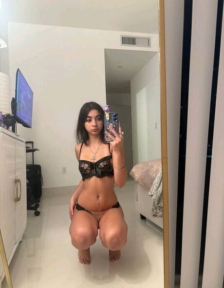 Naakte gelekte OnlyFans-foto van Tatiana Eliza