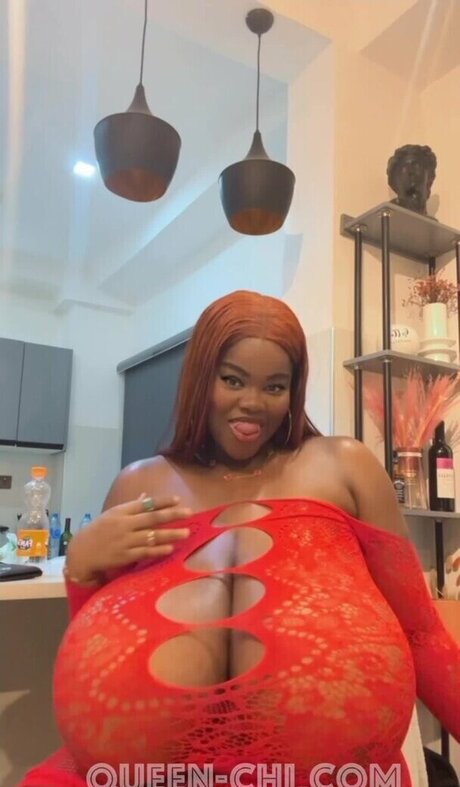 Naakte gelekte OnlyFans-foto van Queen Chi