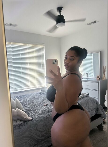 Naakte gelekte OnlyFans-foto van Shesjuicy