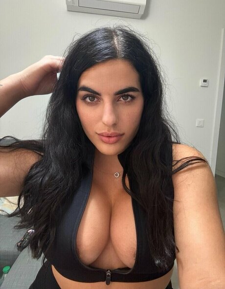Naakte gelekte OnlyFans-foto van Rosie Cage