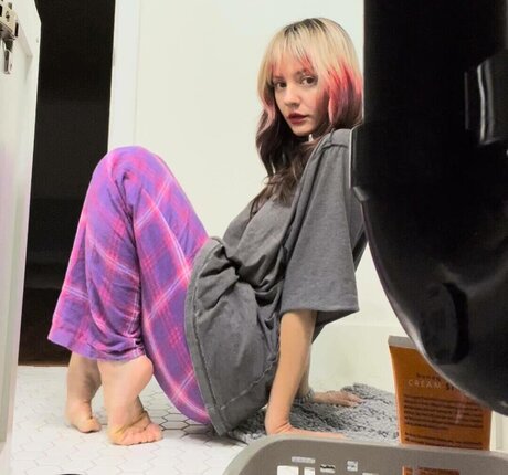 Naakte gelekte OnlyFans-foto van Dora Jar