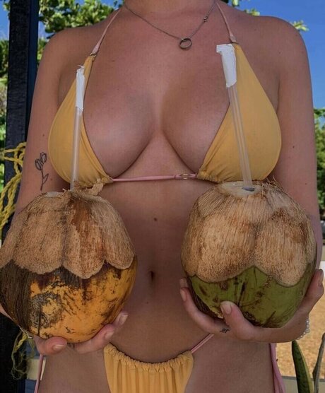 Naakte gelekte OnlyFans-foto van Maja Aleonie