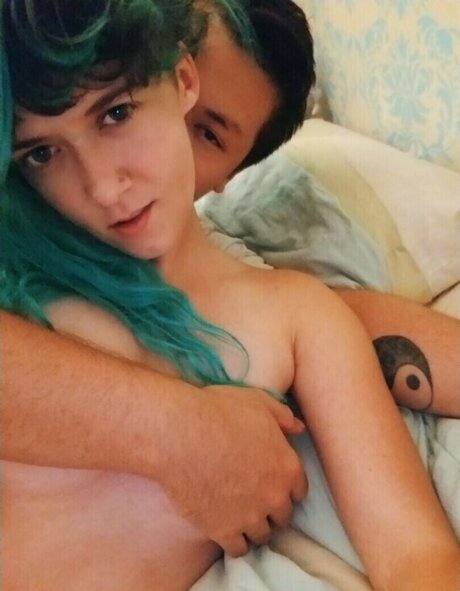 Naakte gelekte OnlyFans-foto van Tunnelsnakesfool