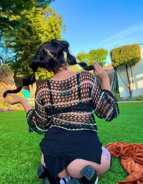 Naakte gelekte OnlyFans-foto van Sunny Sunrays