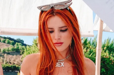 Naakte gelekte OnlyFans-foto van Bella Thorne