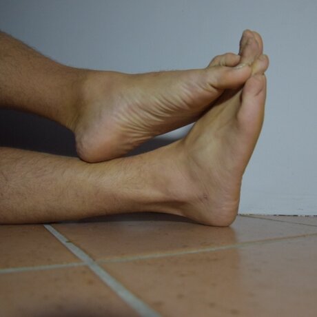 Naakte gelekte OnlyFans-foto van Beardeds Feet