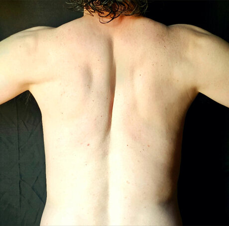 Naakte gelekte OnlyFans-foto van Bumblingbard42