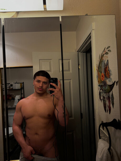 Naakte gelekte OnlyFans-foto van Rico