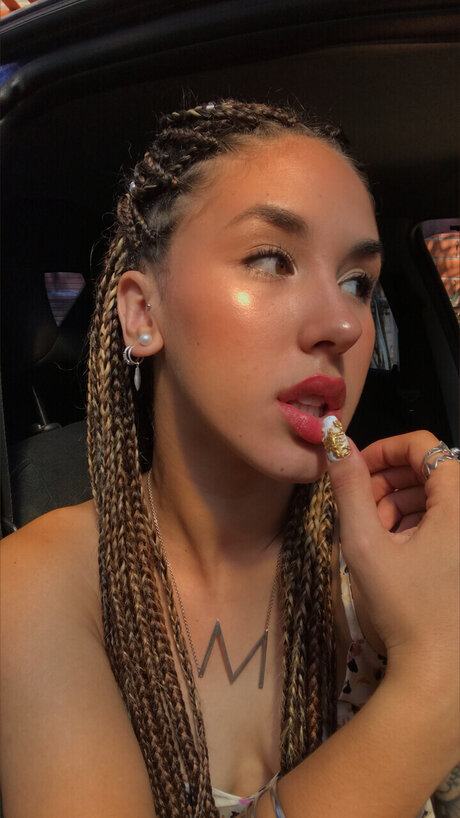 Naakte gelekte OnlyFans-foto van Molly420