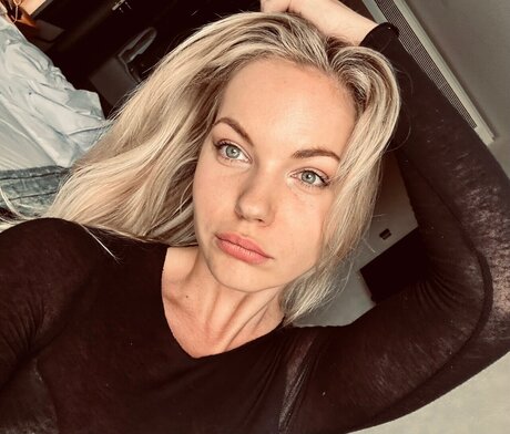 Naakte gelekte OnlyFans-foto van Katya Leo