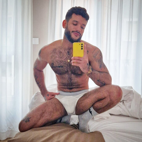Naakte gelekte OnlyFans-foto van Frank