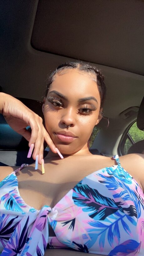 Naakte gelekte OnlyFans-foto van Jazmyn Moore