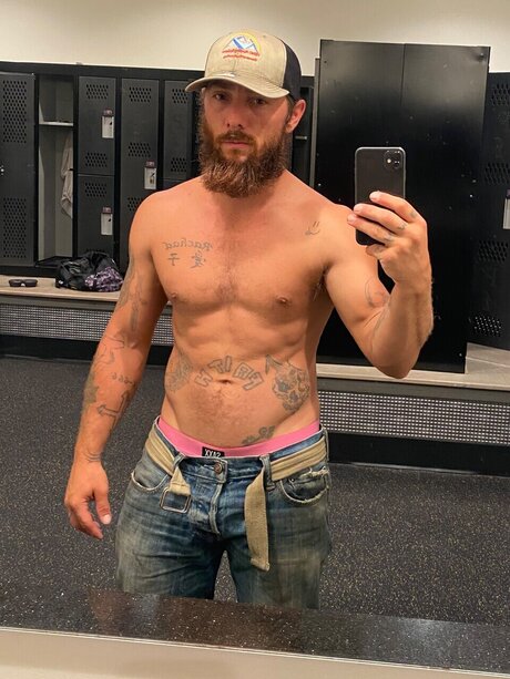Naakte gelekte OnlyFans-foto van Shippy