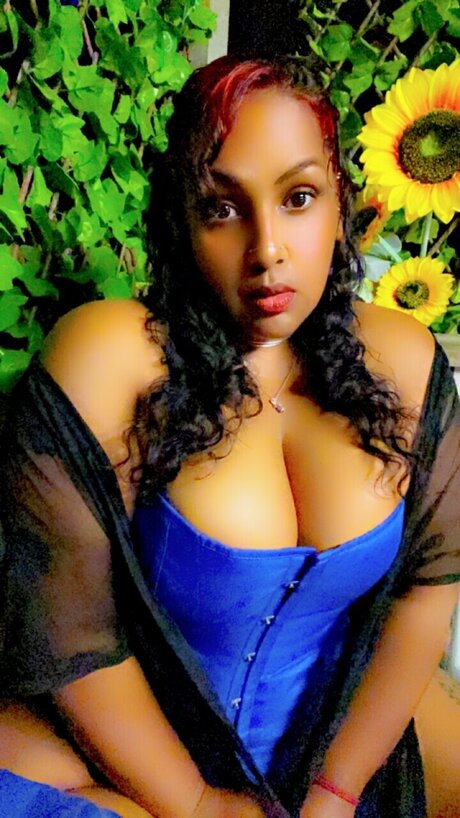Naakte gelekte OnlyFans-foto van Sw33tampampsa1ty