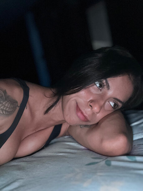 Naakte gelekte OnlyFans-foto van Mia