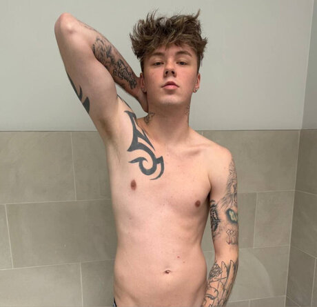Naakte gelekte OnlyFans-foto van Ayden Vip