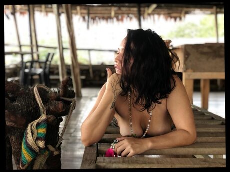 Naakte gelekte OnlyFans-foto van Mariposa  