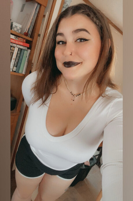 Naakte gelekte OnlyFans-foto van Sammies Previews