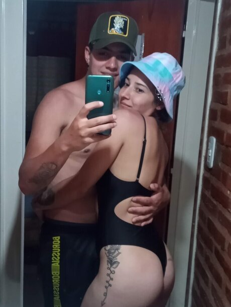 Naakte gelekte OnlyFans-foto van Oriampampfran Pareja 