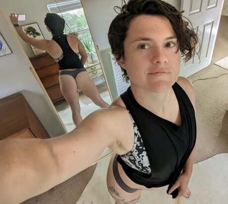 Naakte gelekte OnlyFans-foto van Evie Pierce
