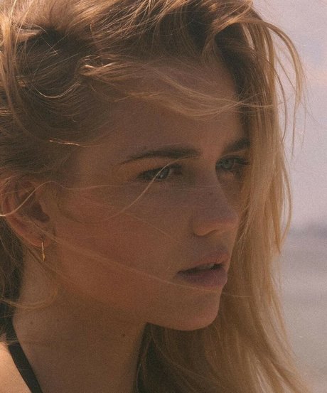 Naakte gelekte OnlyFans-foto van Oliviaabonn