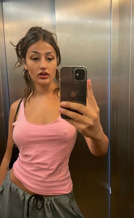 Naakte gelekte OnlyFans-foto van Sirenvw