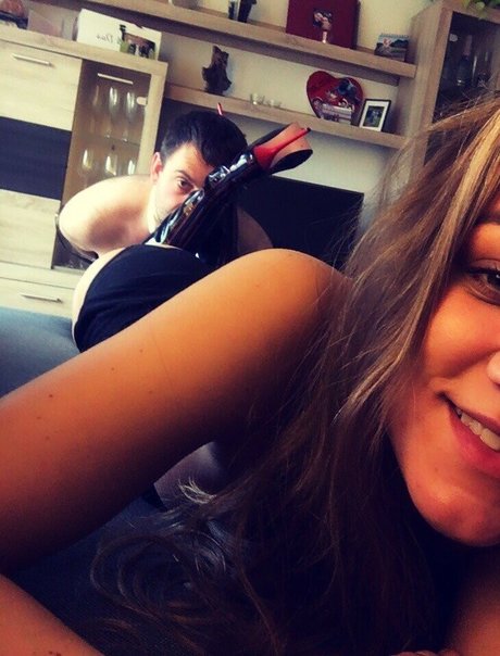 Naakte gelekte OnlyFans-foto van Mistress Sara Stahl
