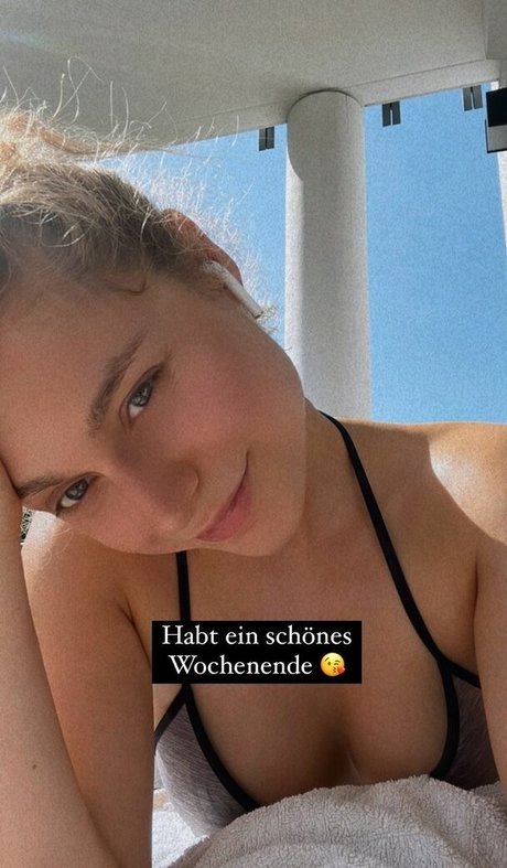 Naakte gelekte OnlyFans-foto van Alina Khani