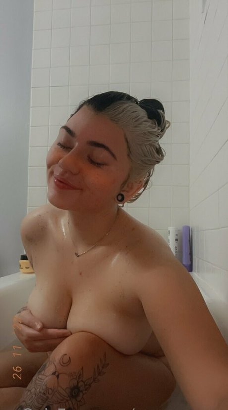 Naakte gelekte OnlyFans-foto van Mommysop