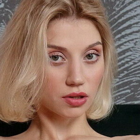 Naakte gelekte OnlyFans-foto van Molly Devon