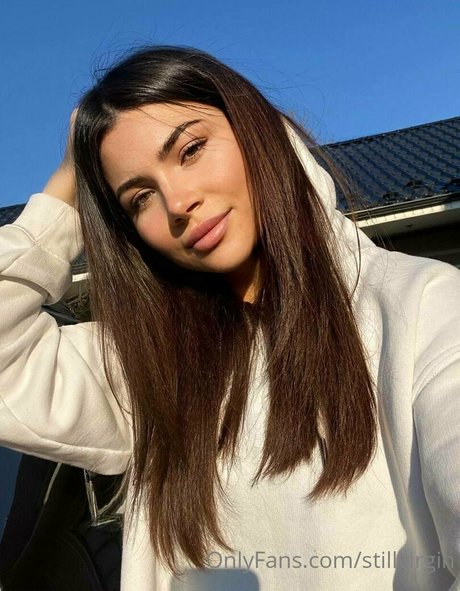 Naakte gelekte OnlyFans-foto van Stillvirgin