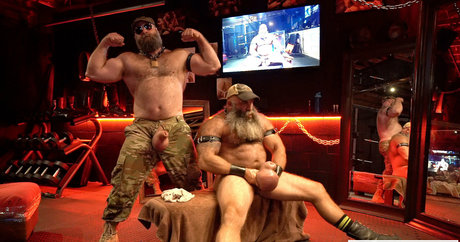Naakte gelekte OnlyFans-foto van Musclebulls
