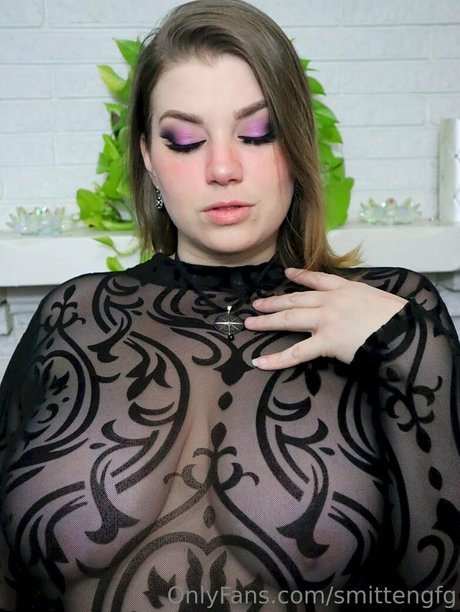 Naakte gelekte OnlyFans-foto van Smittengfg