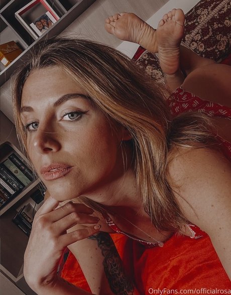 Naakte gelekte OnlyFans-foto van Officialrosa