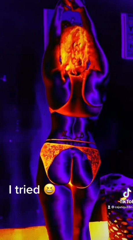 Naakte gelekte OnlyFans-foto van Ragincajun21