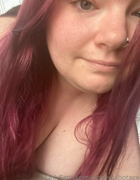 Naakte gelekte OnlyFans-foto van Staceysabotage