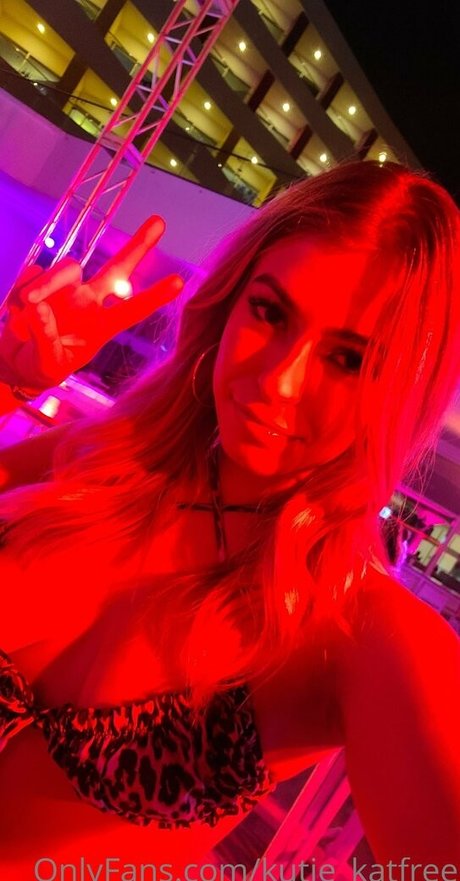 Naakte gelekte OnlyFans-foto van Kutiekatfree