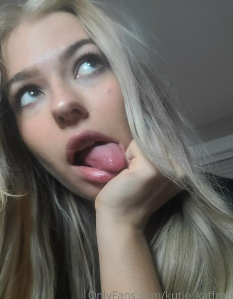Naakte gelekte OnlyFans-foto van Kutiekatfree