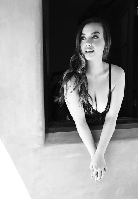Naakte gelekte OnlyFans-foto van Momoneyyymoprobzzz