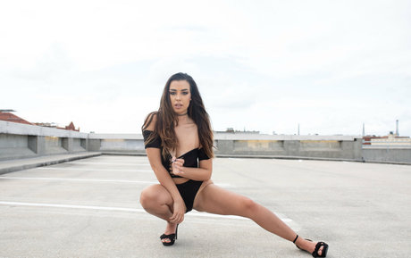 Naakte gelekte OnlyFans-foto van Momoneyyymoprobzzz