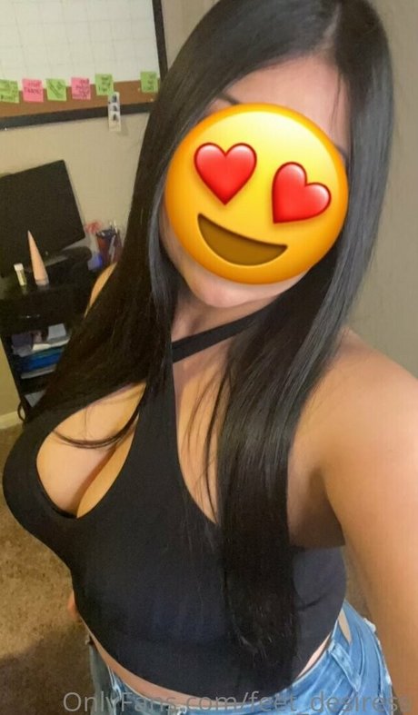 Naakte gelekte OnlyFans-foto van Feetdesiress