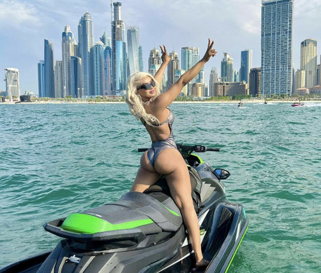 Naakte gelekte OnlyFans-foto van Thurriaa