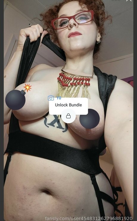 Naakte gelekte OnlyFans-foto van Pomegranate Princess