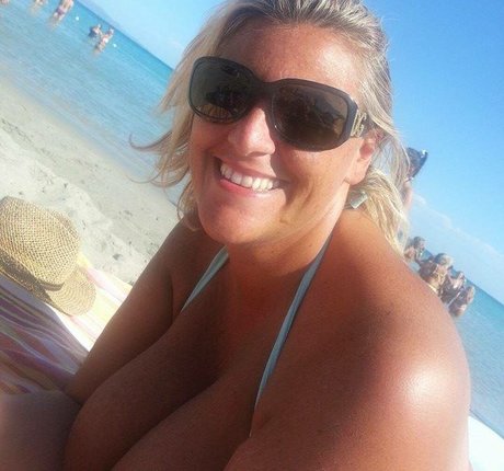 Naakte gelekte OnlyFans-foto van Laura Leonardi