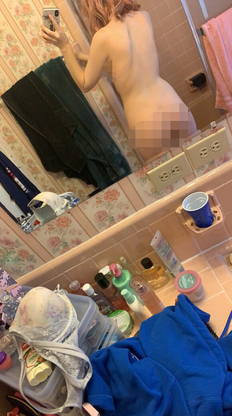 Naakte gelekte OnlyFans-foto van Nobinova