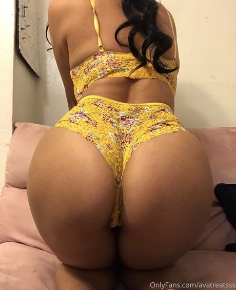 Naakte gelekte OnlyFans-foto van Avatreatsss