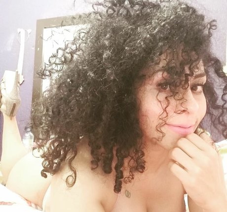 Naakte gelekte OnlyFans-foto van Antonellachinita