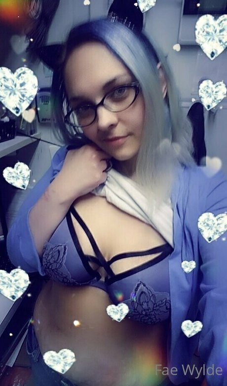 Naakte gelekte OnlyFans-foto van Faewylde